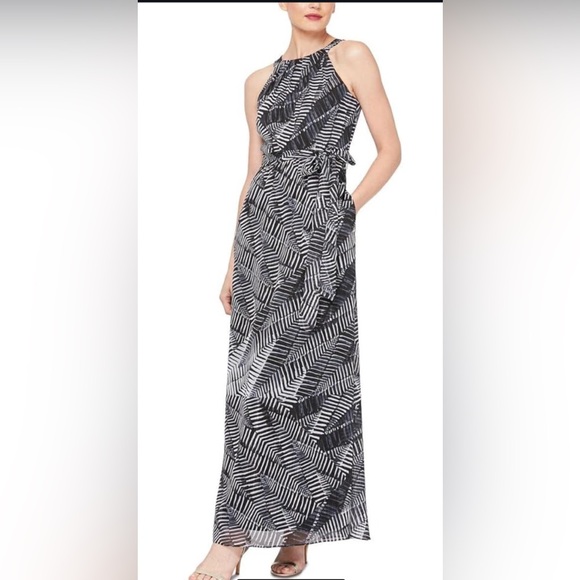 SLNY Dresses & Skirts - SLNY Black and silver metallic halter maxi Dress